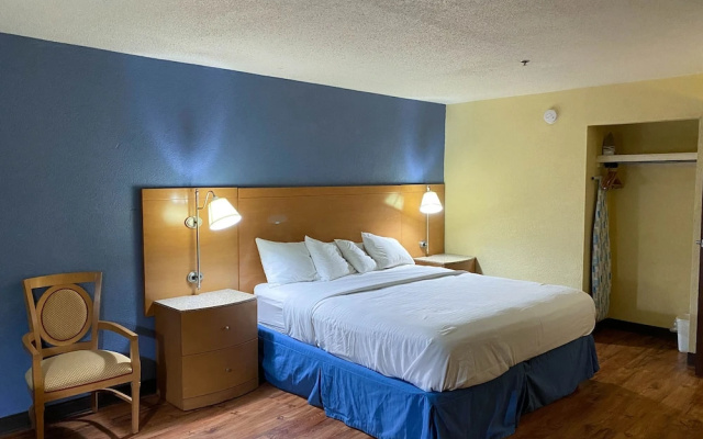 photo 2 of Days Inn & Suites By Wyndham Savannah Gateway/I-95 And 204
