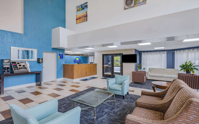 photo 3 of Days Inn & Suites by Wyndham Savannah Midtown