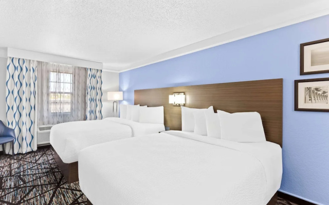 photo 4 of Days Inn And Suites Schaumburg