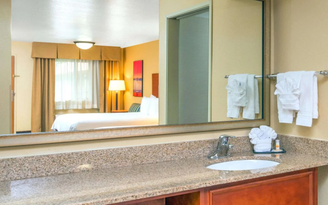 photo 3 of Independence 47 Hotel