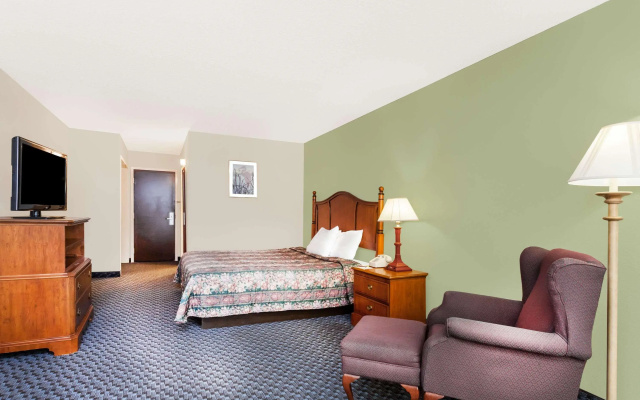 photo 5 of Days Inn & Suites by Wyndham SE Columbia Ft Jackson