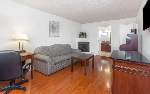 photo 2 of Days Inn & Suites by Wyndham Sunnyvale
