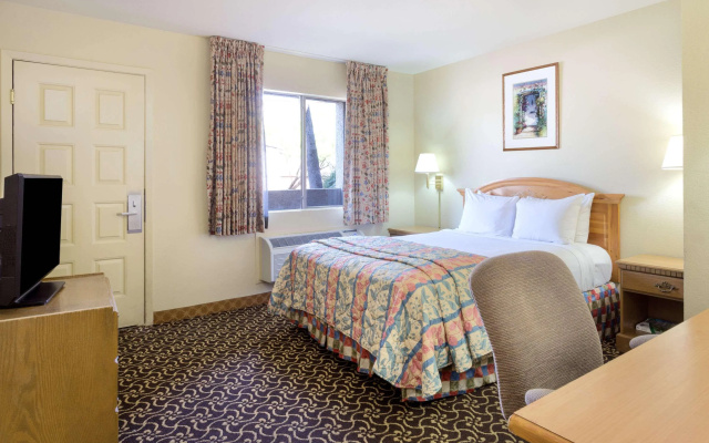photo 5 of Motel 6 Tempe, AZ – Elliot Road