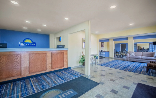 photo 2 of Days Inn & Suites by Wyndham Waterloo