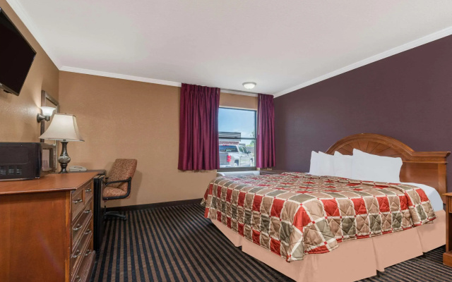 photo 4 of Days Inn by Wyndham Anderson IN