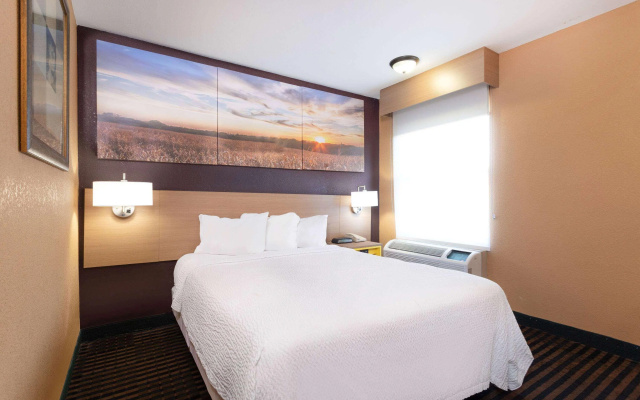 photo 5 of Days Inn by Wyndham Anderson IN