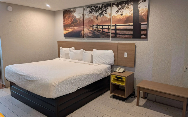 photo 3 of Days Inn by Wyndham Arcadia Louisiana