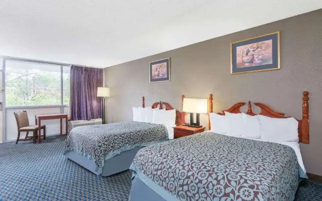 photo 3 of Days Inn by Wyndham Arlington Pentagon