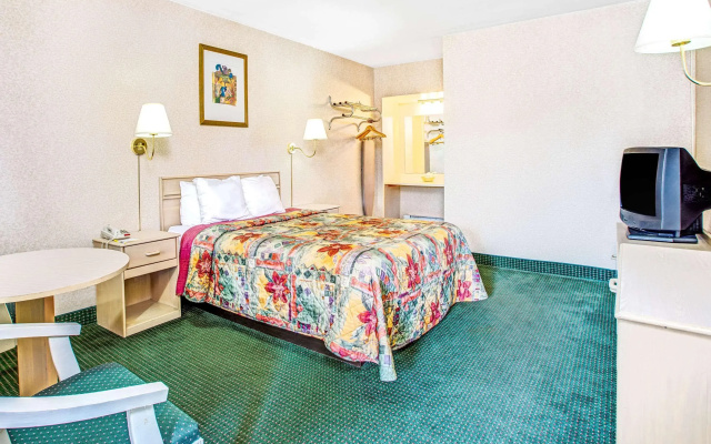 photo 2 of Days Inn by Wyndham Arlington/Washington DC