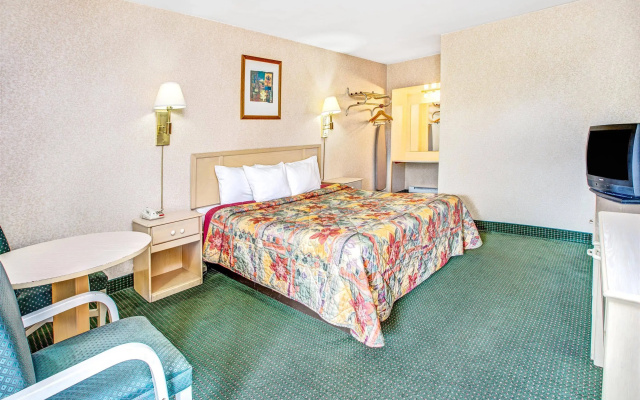 photo 4 of Days Inn by Wyndham Arlington/Washington DC