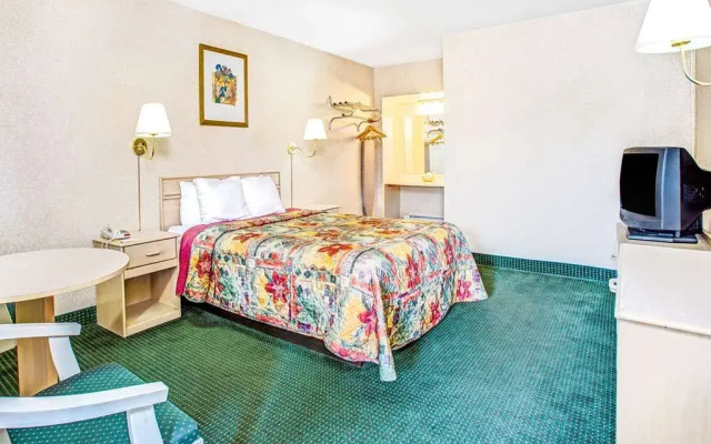 photo 3 of Days Inn by Wyndham ArlingtonWashington DC