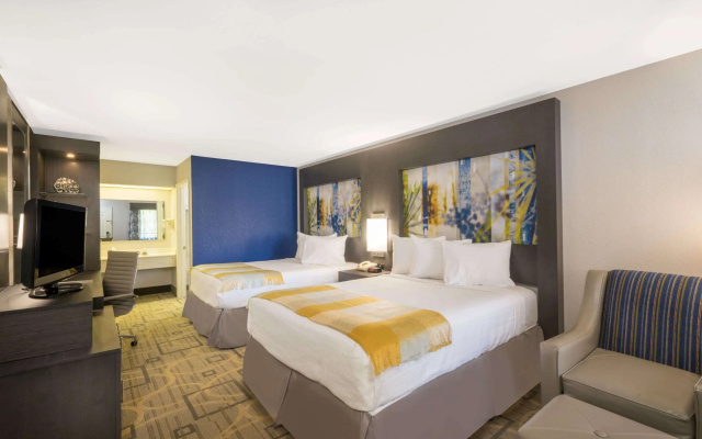 photo 3 of Days Inn by Wyndham Asheville Downtown North