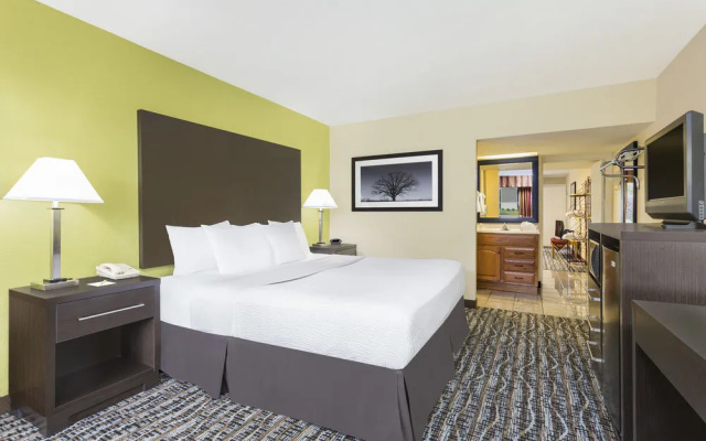 photo 3 of Days Inn Asheville/Mall