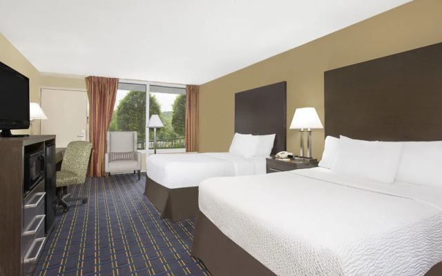photo 4 of Days Inn Asheville/Mall