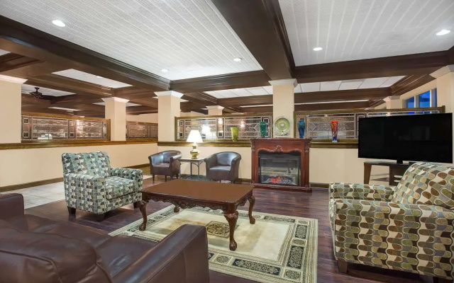 photo 2 of Days Inn by Wyndham Asheville/Mall