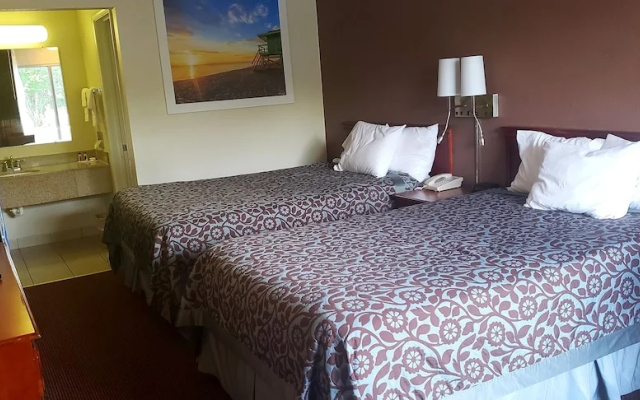 photo 3 of Days Inn Ashland