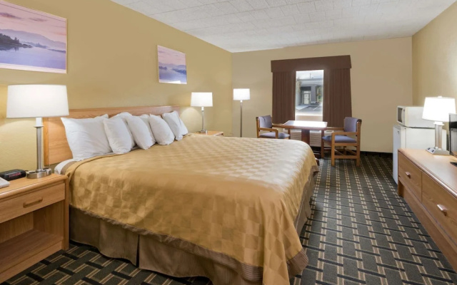 photo 5 of Days Inn Batavia Darien Lake Theme Park