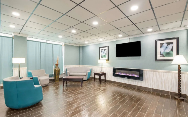 photo 2 of Finger Lakes Inn & Suites