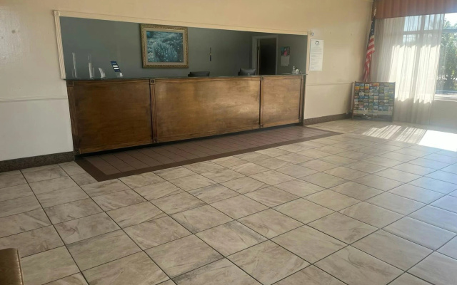 photo 2 of Econo Lodge Baton Rouge