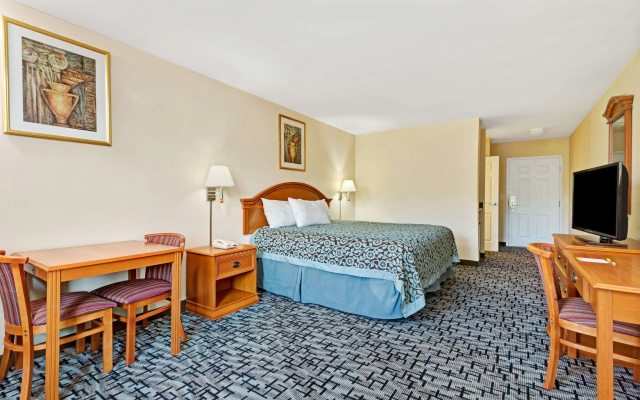 photo 3 of Econo Lodge Bethel - Danbury