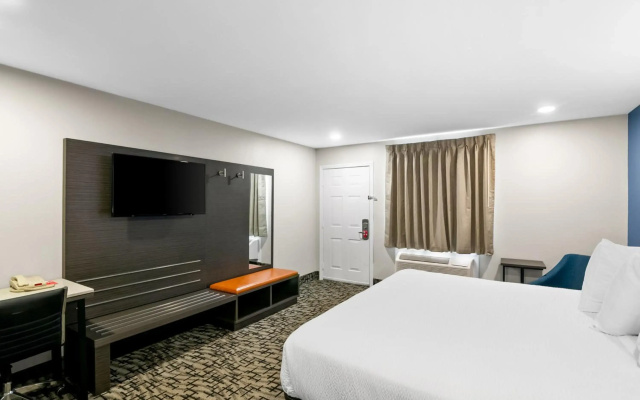 photo 5 of Econo Lodge Bethel - Danbury