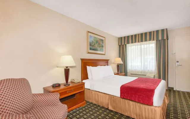photo 3 of Days Inn Birmingham/Summit Mall