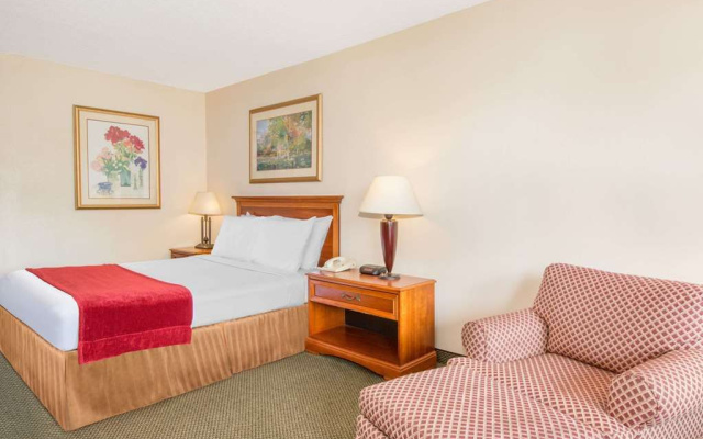 photo 5 of Days Inn Birmingham/Summit Mall