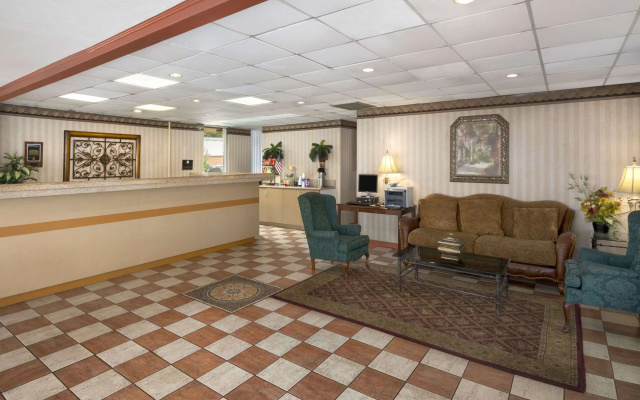 photo 2 of Days Inn by Wyndham Birmingham Vestavia Hills