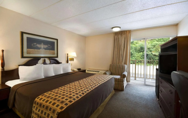 photo 3 of Days Inn by Wyndham Birmingham Vestavia Hills