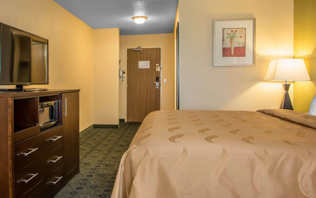 photo 4 of Quality Inn & Suites Bloomington I-55 and I-74