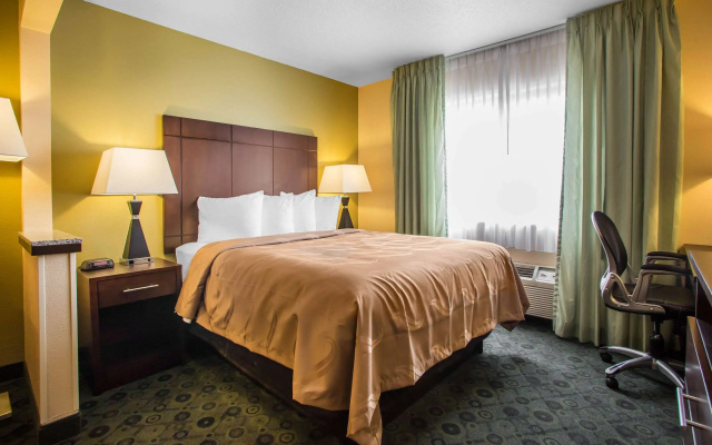 photo 2 of Days Inn Bloomington - Normal