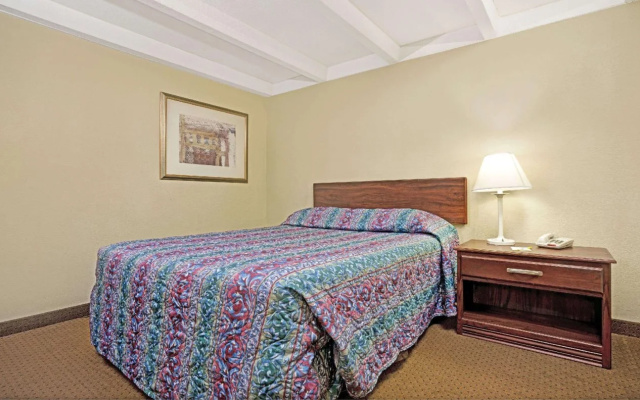 photo 2 of Days Inn Bloomington West