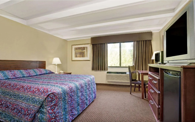 photo 3 of Days Inn Bloomington West