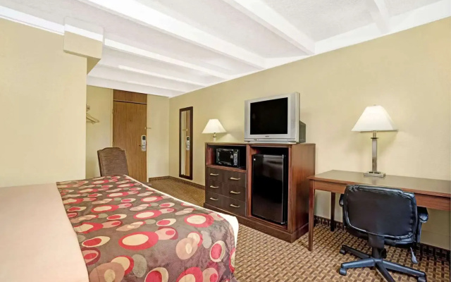 photo 2 of Days Inn by Wyndham Bloomington West