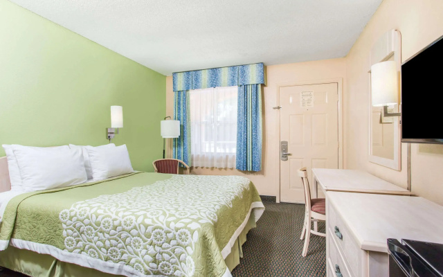 photo 5 of Days Inn by Wyndham Bradenton I-75