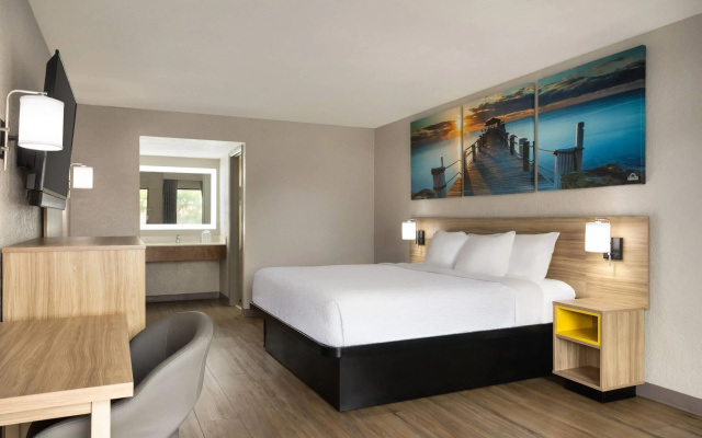 photo 2 of Days Inn by Wyndham Apopka/Orlando