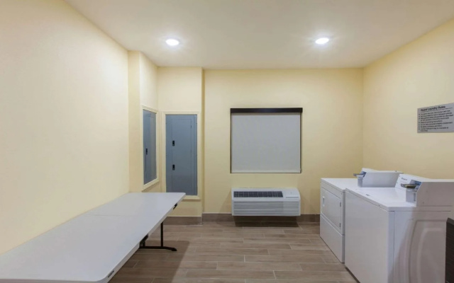 photo 3 of Days Inn by Wyndham Baton Rouge Airport