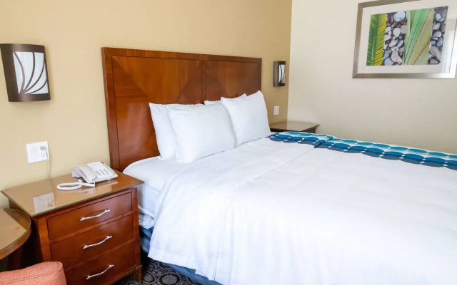 photo 2 of Days Inn By Wyndham College Park Atlanta Airport South