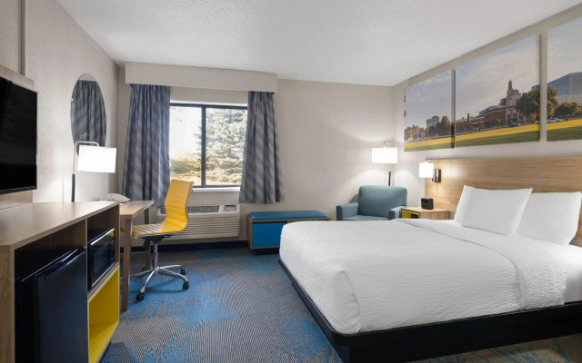 photo 3 of Days Inn By Wyndham Davenport