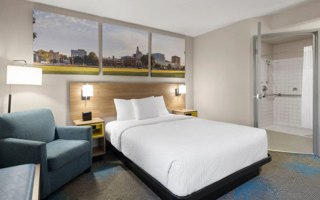 photo 5 of Days Inn By Wyndham Davenport