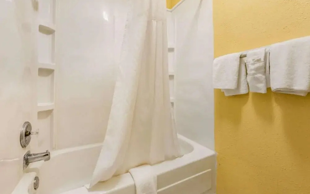 photo 4 of Days Inn By Wyndham Lebanon Valley