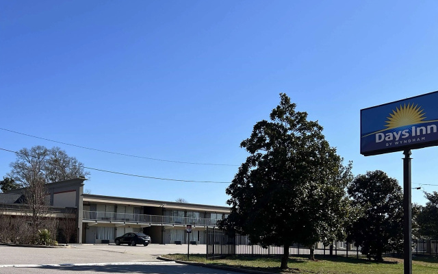 photo 4 of Days Inn by Wyndham Monroe NC