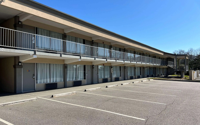 photo 5 of Days Inn by Wyndham Monroe NC
