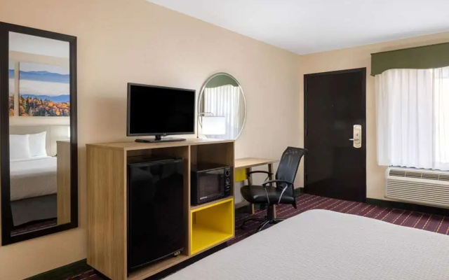 photo 3 of Days Inn By Wyndham Murphy