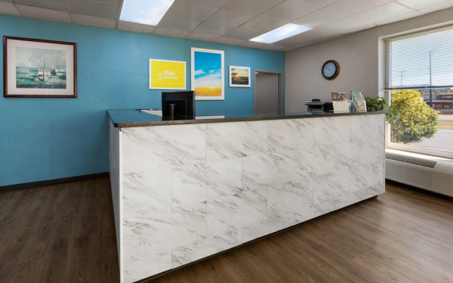 photo 2 of Days Inn by Wyndham Cambridge