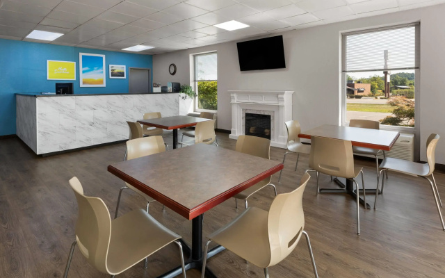 photo 3 of Days Inn by Wyndham Cambridge