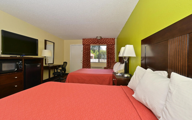 photo 2 of Americas Best Value Inn Canton, NC