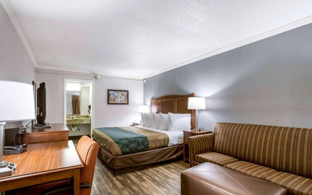 photo 3 of Travelodge by Wyndham Canton/Livonia Area, MI