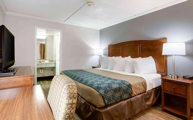 photo 5 of Travelodge by Wyndham Canton/Livonia Area, MI