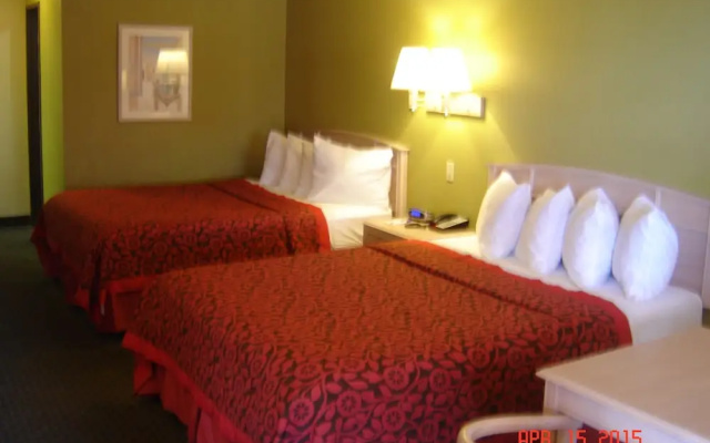 photo 3 of Days Inn By Wyndham Carlsbad, Nm